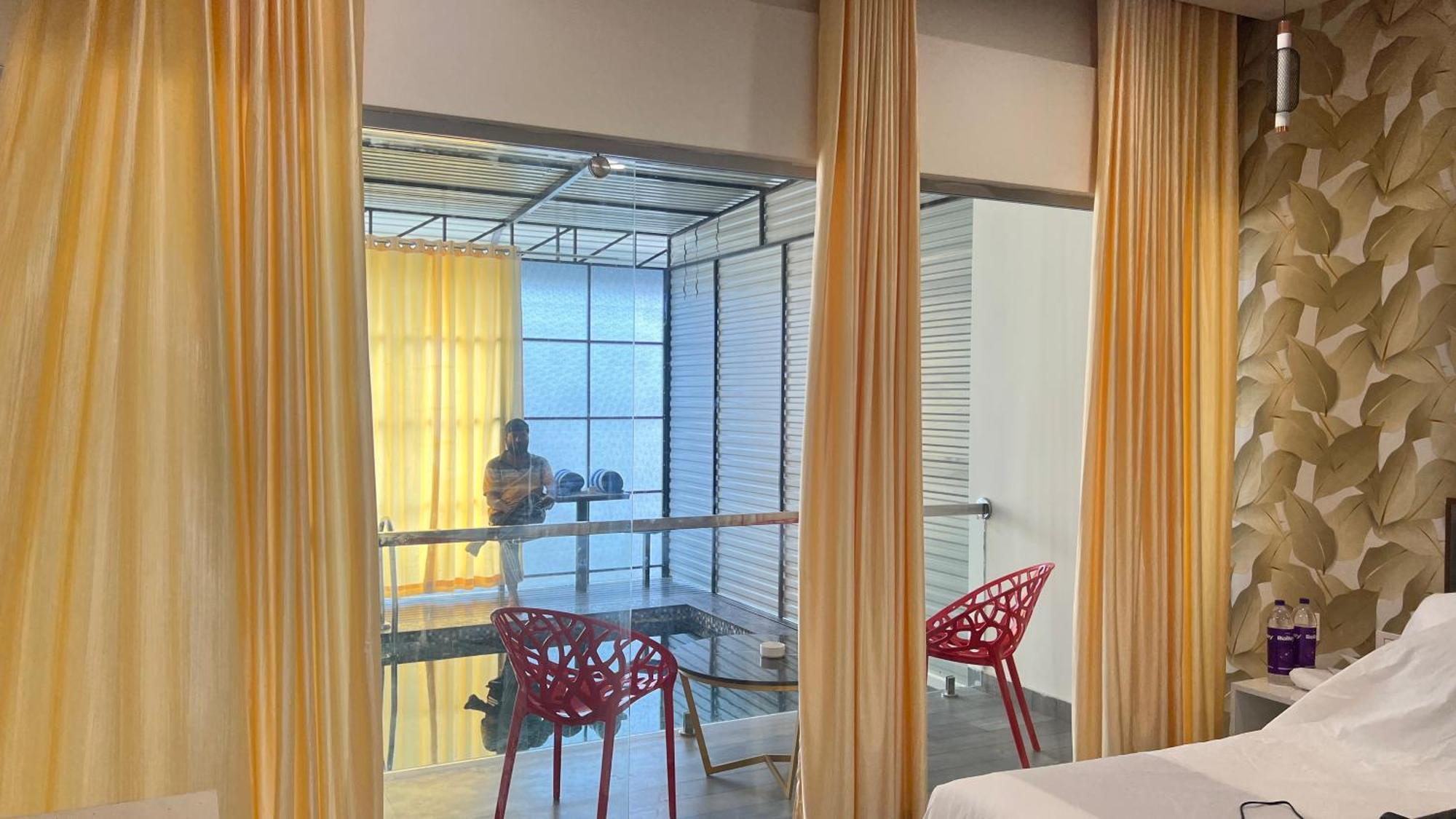 Aura Safari Hotel Vaduvanchal Luaran gambar